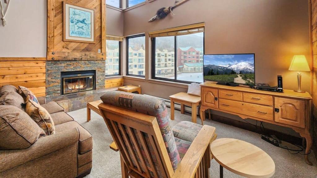 a living room with a couch and a television at Chic Lakeside 1BR 4-Min to Keystone Resort in Keystone
