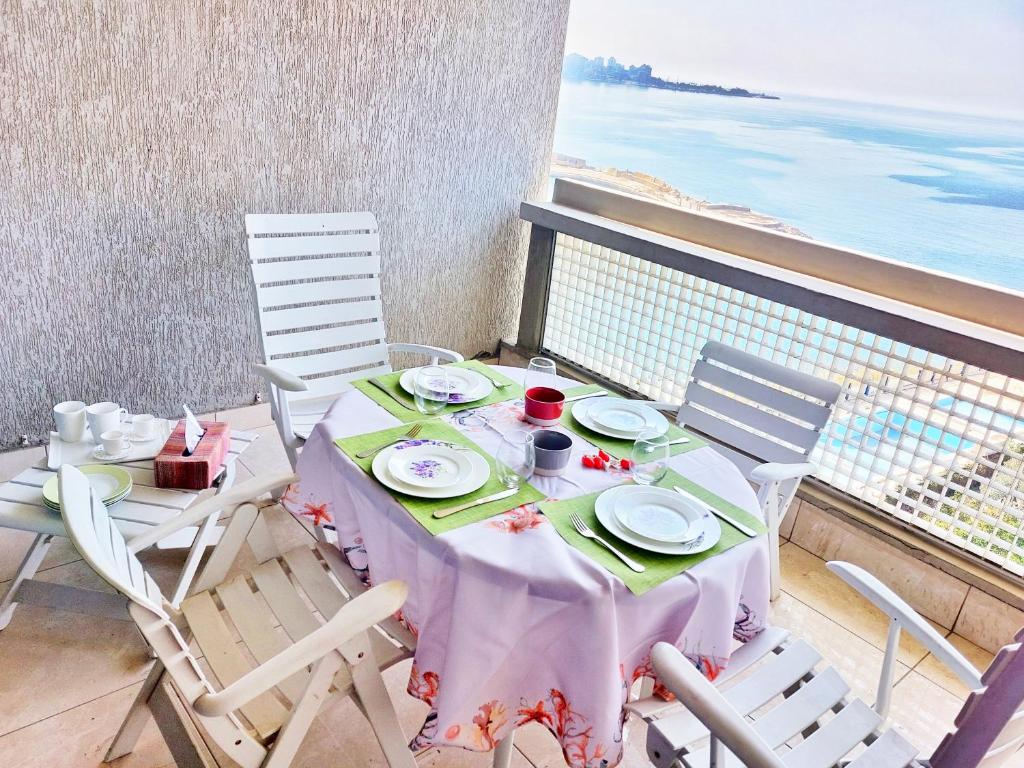 Balkón nebo terasa v ubytování Rita's Duplex Chalet in Manar Jounieh Resort