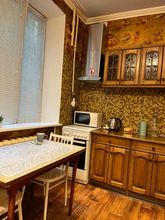 Kuchyň nebo kuchyňský kout v ubytování ArArAt-KLOVSKAYA HOSTEL-APARTMENTS KIEV