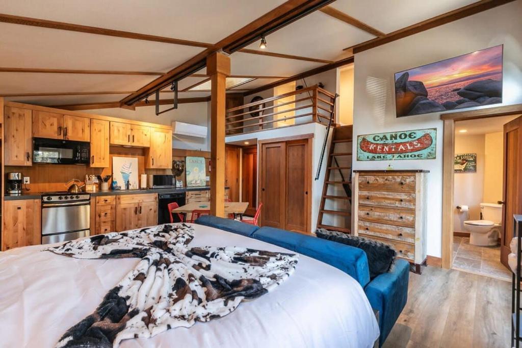 Kuchyň nebo kuchyňský kout v ubytování Studio with Incredible Location in Tahoe City