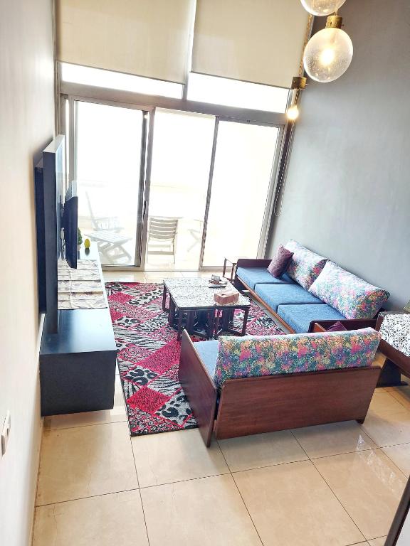 Posezení v ubytování Rita's Duplex Chalet in Manar Jounieh Resort