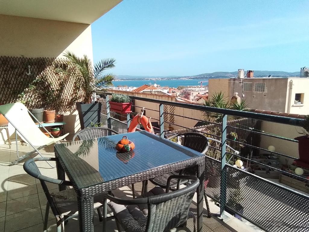 Photo de la galerie de l'établissement Grand studio avec vue, à Sète