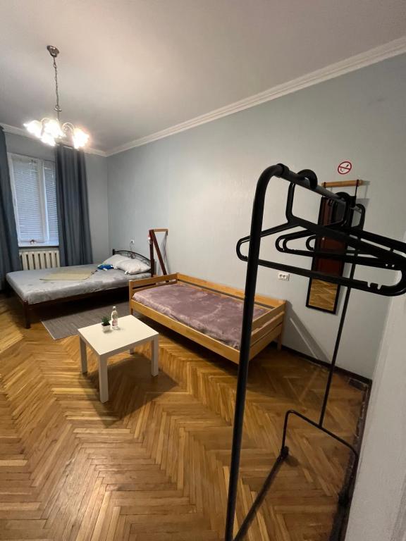 Postel nebo postele na pokoji v ubytování ArArAt-KLOVSKAYA HOSTEL-APARTMENTS KIEV