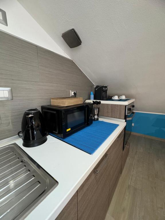 a kitchen with a microwave on top of a counter at Sky Loft in Alba