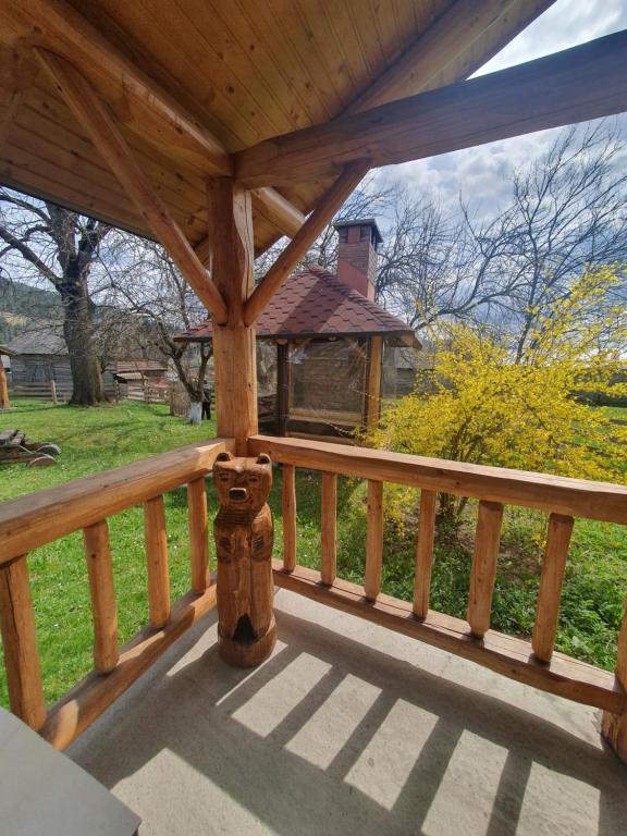 Balkón nebo terasa v ubytování Casa tradițională Bilbor