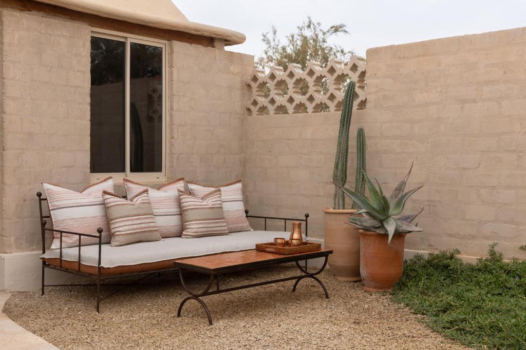 a couch sitting on a patio with a table at Moa Living in Ẕofar