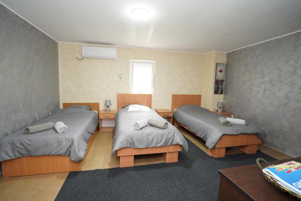 Postel nebo postele na pokoji v ubytování Champions Apartmani