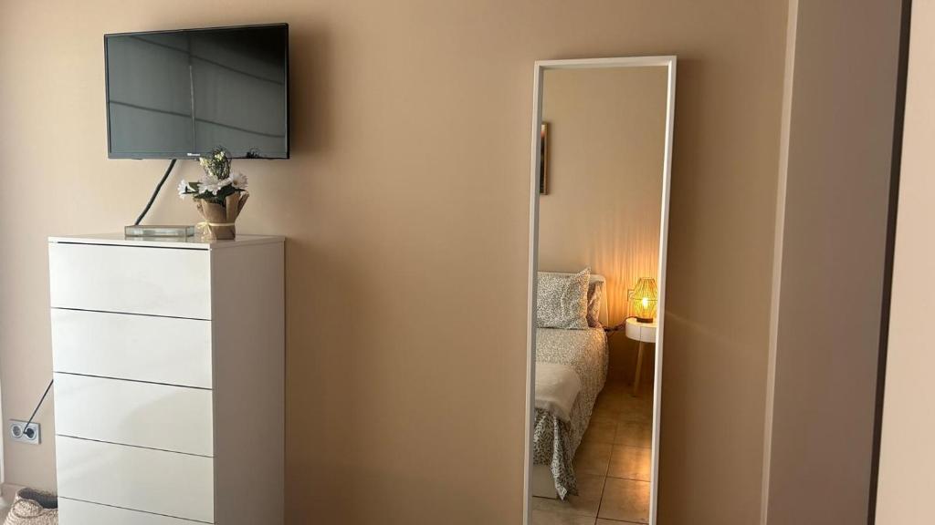 Televízia a/alebo spoločenská miestnosť v ubytovaní luxury homes apt valle del este resort, vera, garrucha,mojacar