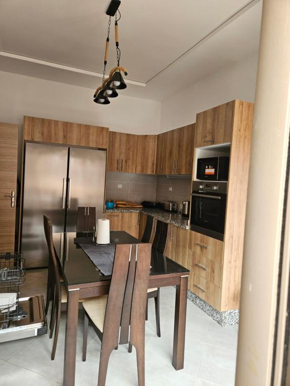 Kuchyň nebo kuchyňský kout v ubytování Green house , les couples non mariés merci de s'abstenir