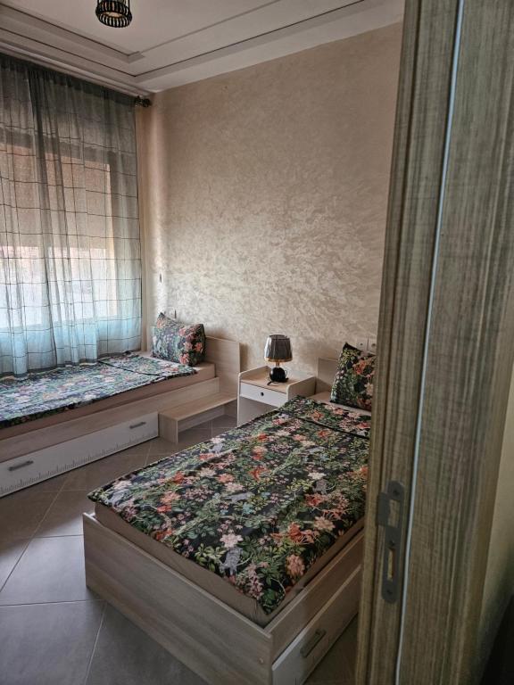 Postel nebo postele na pokoji v ubytování Green house , les couples non mariés merci de s'abstenir