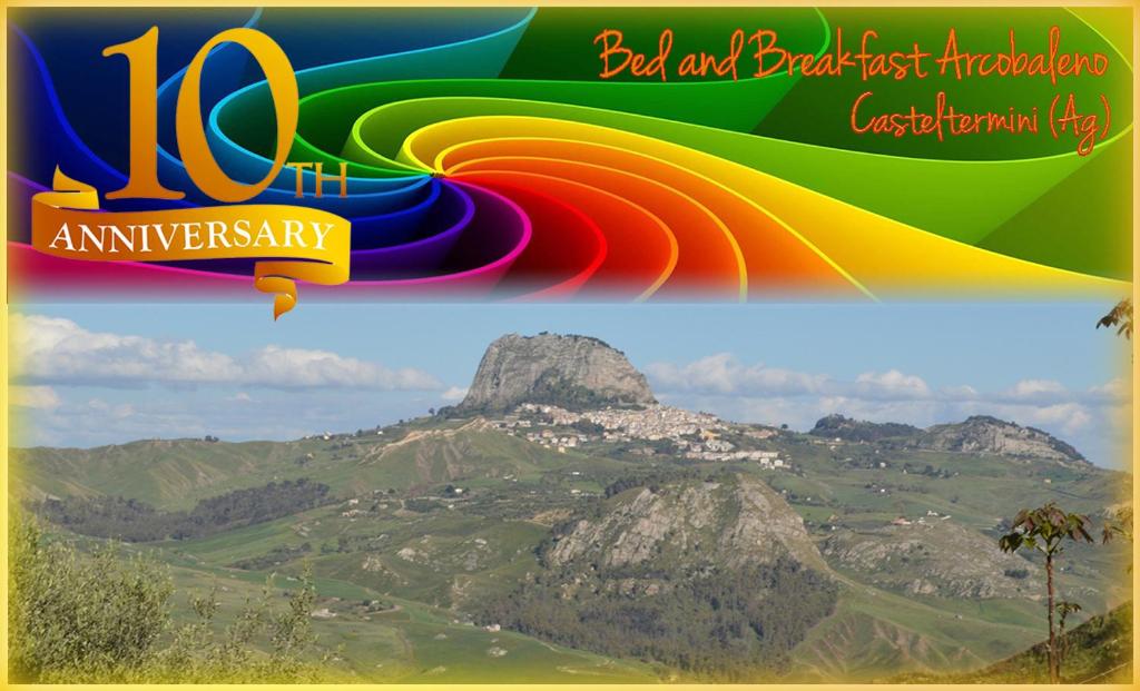 Une photo d'une montagne avec les mots anniversaire dans l'établissement Bed and Breakfast Arcobaleno, à Casteltermini