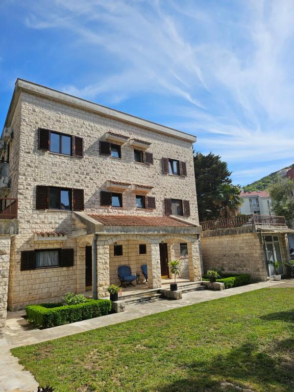 Budova, v ktorej sa apartmán nachádza