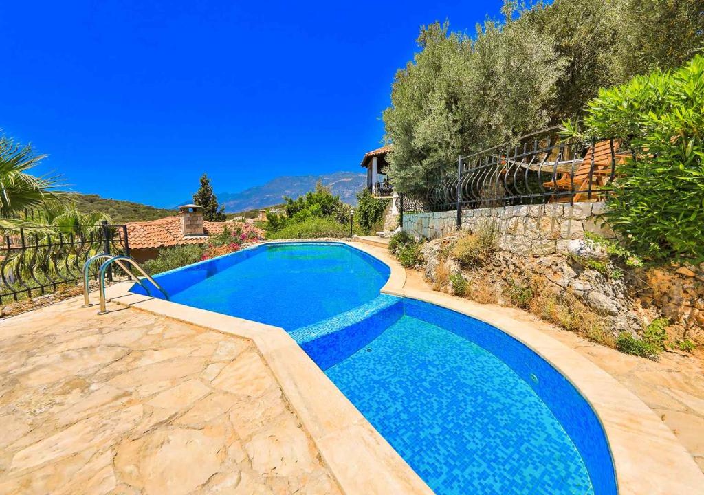 Bazén v ubytování Yarımada Deniz Manzaralı Villa Cindy nebo v jeho okolí
