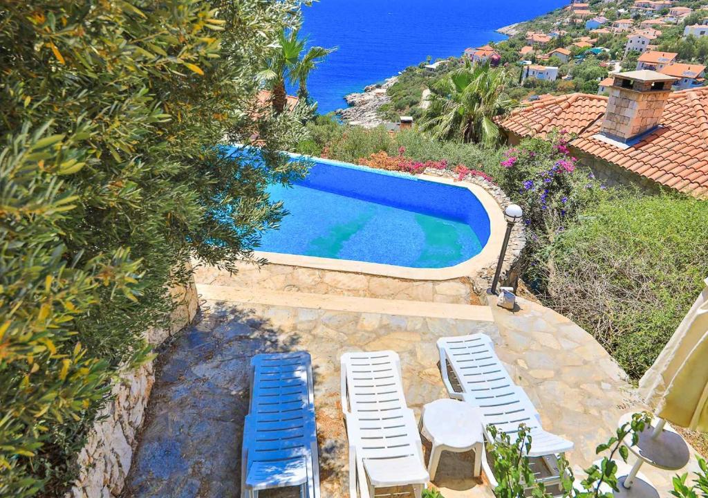Bazén v ubytování Yarımada Deniz Manzaralı Villa Cindy nebo v jeho okolí
