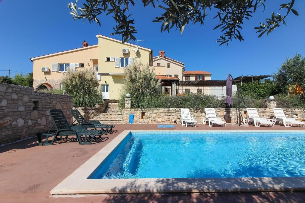 Ferienhaus mit Privatpool für 8 Personen ca 210 qm in Pavicini, Istrien Südküste von Istrien