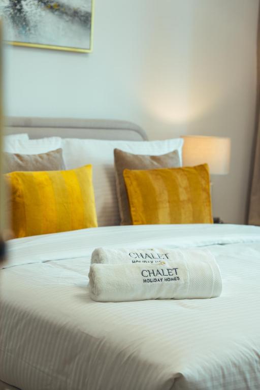 Ein Bett oder Betten in einem Zimmer der Unterkunft Luxury Studio, 29 Boulevard near Burj Khalifa Downtown - Chalet Homes