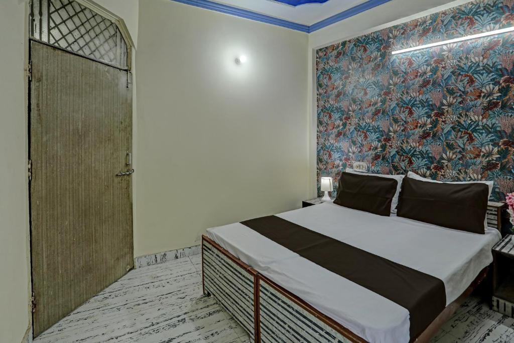 Voodi või voodid majutusasutuse OYO Flagship HOTEL RAJENDRA PALACE toas