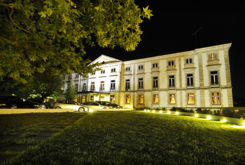 Um jardim no exterior de Grande Hotel das Caldas da Felgueira