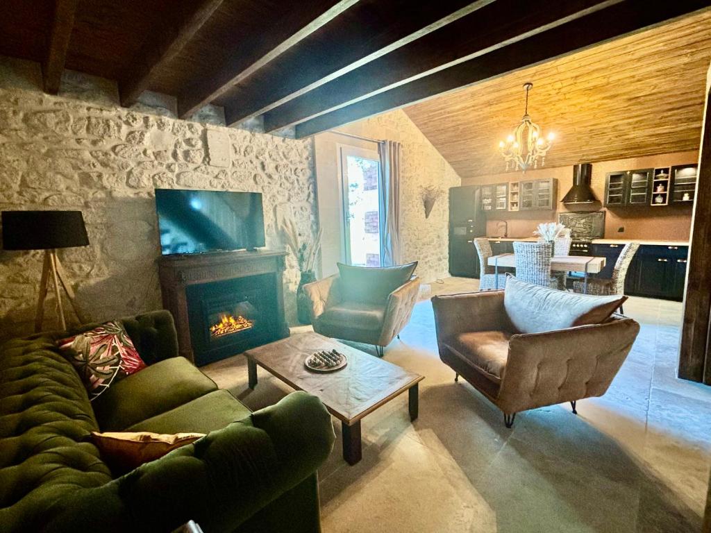 Posezení v ubytování La cave de Grand Cabane