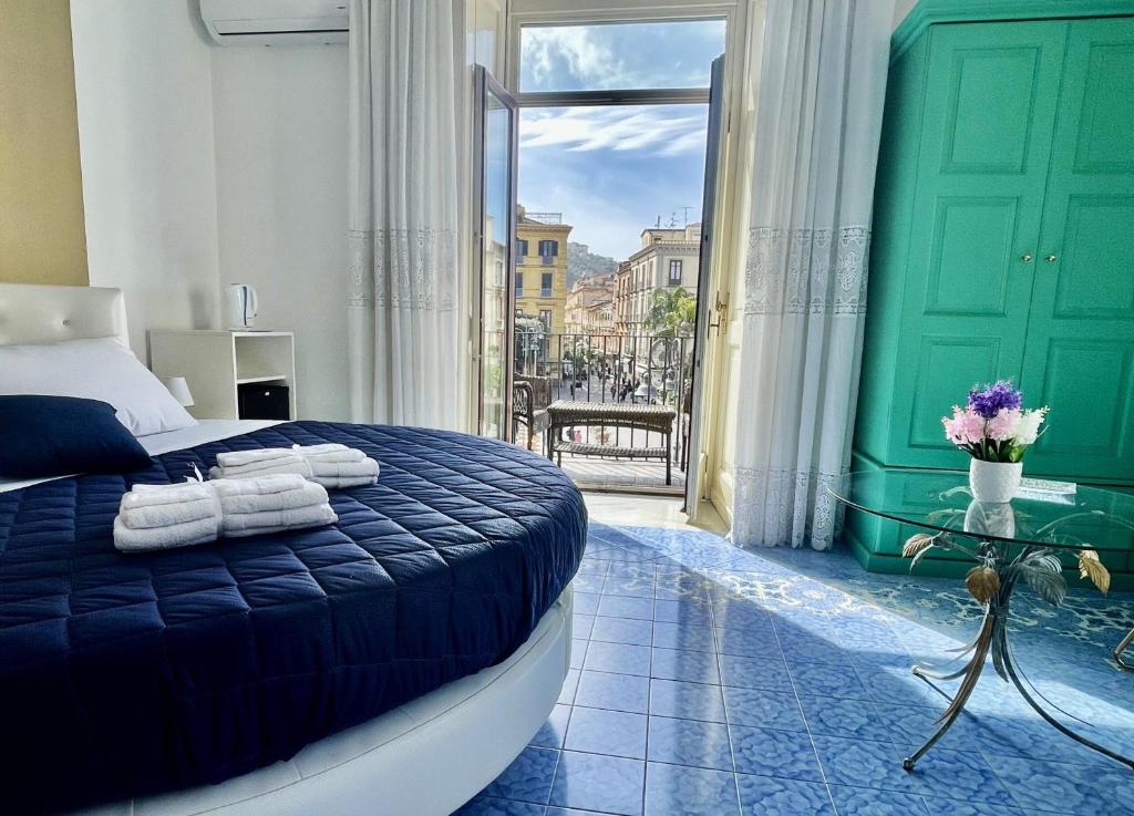 Postel nebo postele na pokoji v ubytování Ambasciata Sorrento Relais