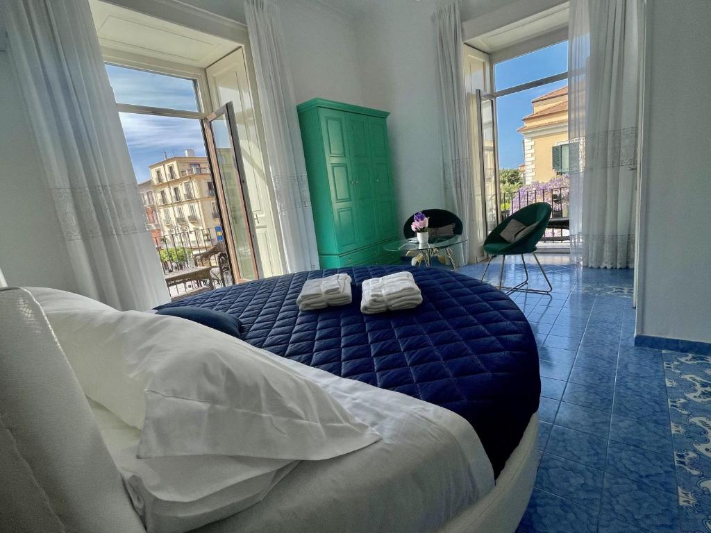 Postel nebo postele na pokoji v ubytování Ambasciata Sorrento Relais