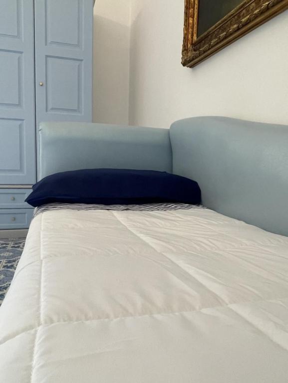 Postel nebo postele na pokoji v ubytování Ambasciata Sorrento Relais