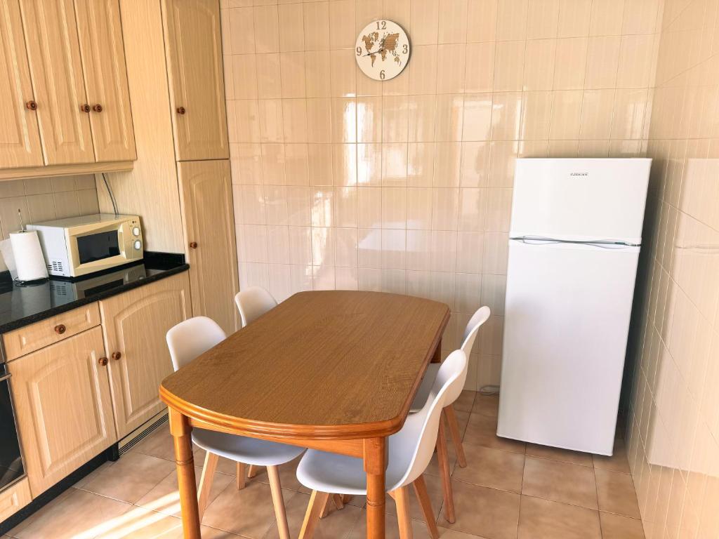 Kuchyň nebo kuchyňský kout v ubytování Apartamento LB, vistas a la ría
