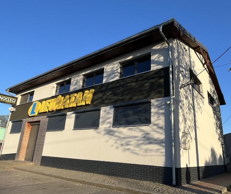 a building with a durham sign on the side of it at Nad Lewiatanem in Chełmża