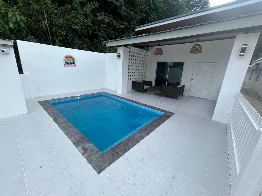 Bazén v ubytování Pool villa copacolanta nebo v jeho okolí