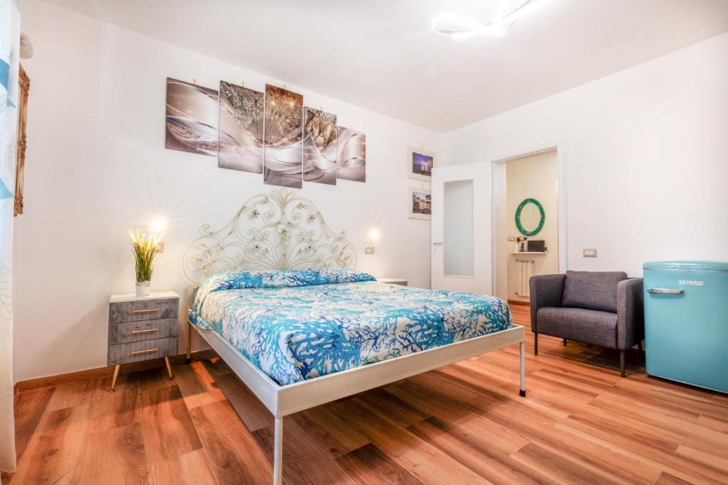 A bed or beds in a room at Raggio di Sole