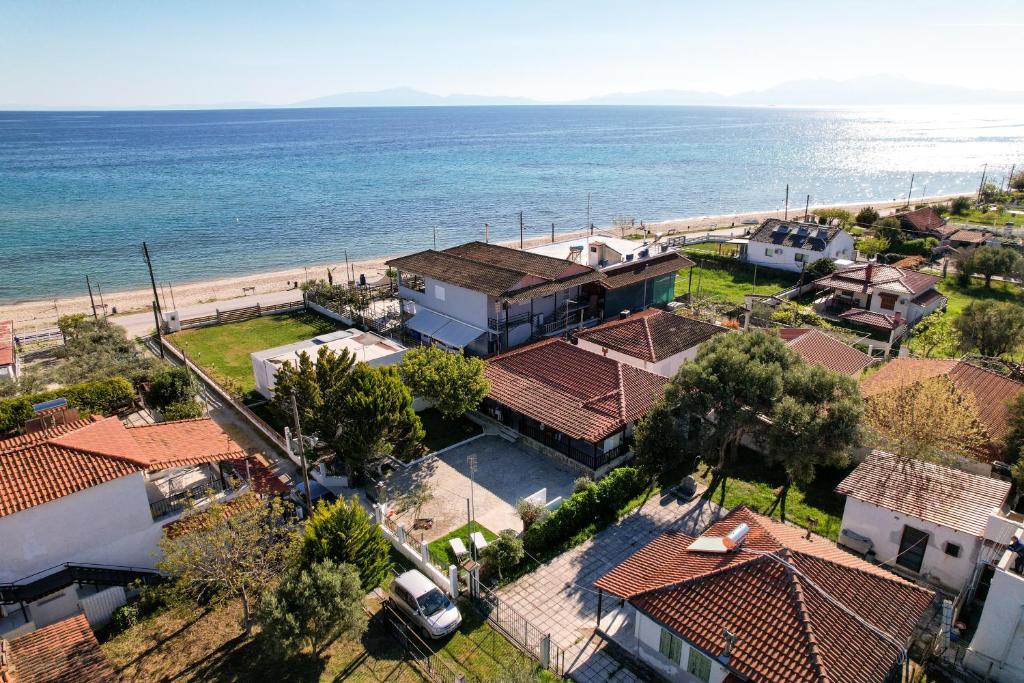 an aerial view of a house next to the ocean at Calma Di Mare in Nea Kalikratia