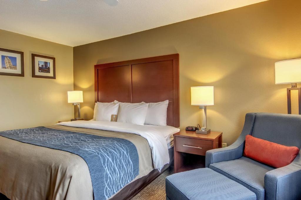 Comfort Inn & Suites Grafton-Cedarburg photo