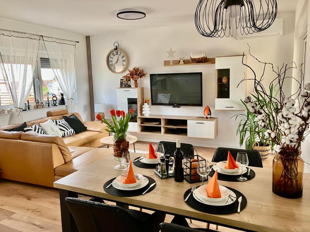 a living room with a table and a couch at Apartman Vita in Bjelovar