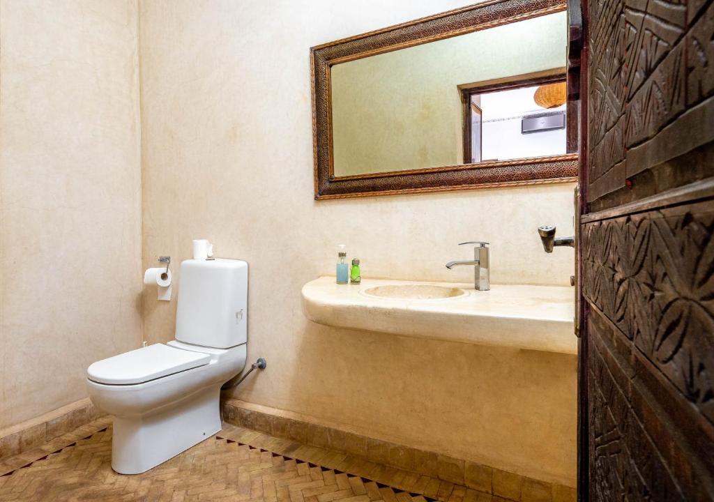 Koupelna v ubytování Kasbah Alili