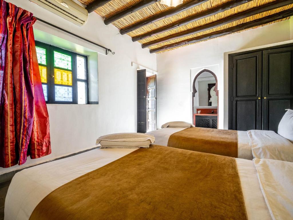 Postel nebo postele na pokoji v ubytování Kasbah Alili