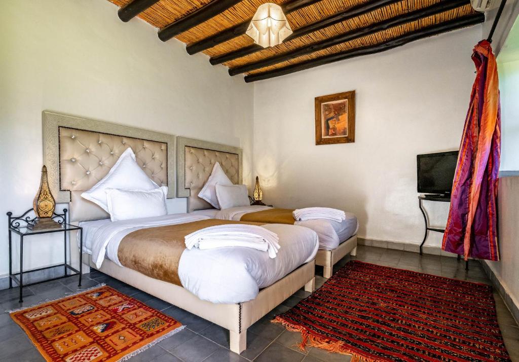 Postel nebo postele na pokoji v ubytování Kasbah Alili