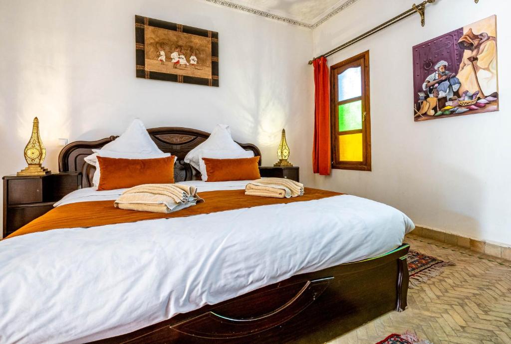 Postel nebo postele na pokoji v ubytování Kasbah Alili