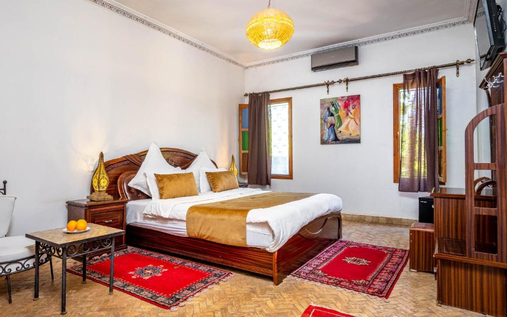 Postel nebo postele na pokoji v ubytování Kasbah Alili