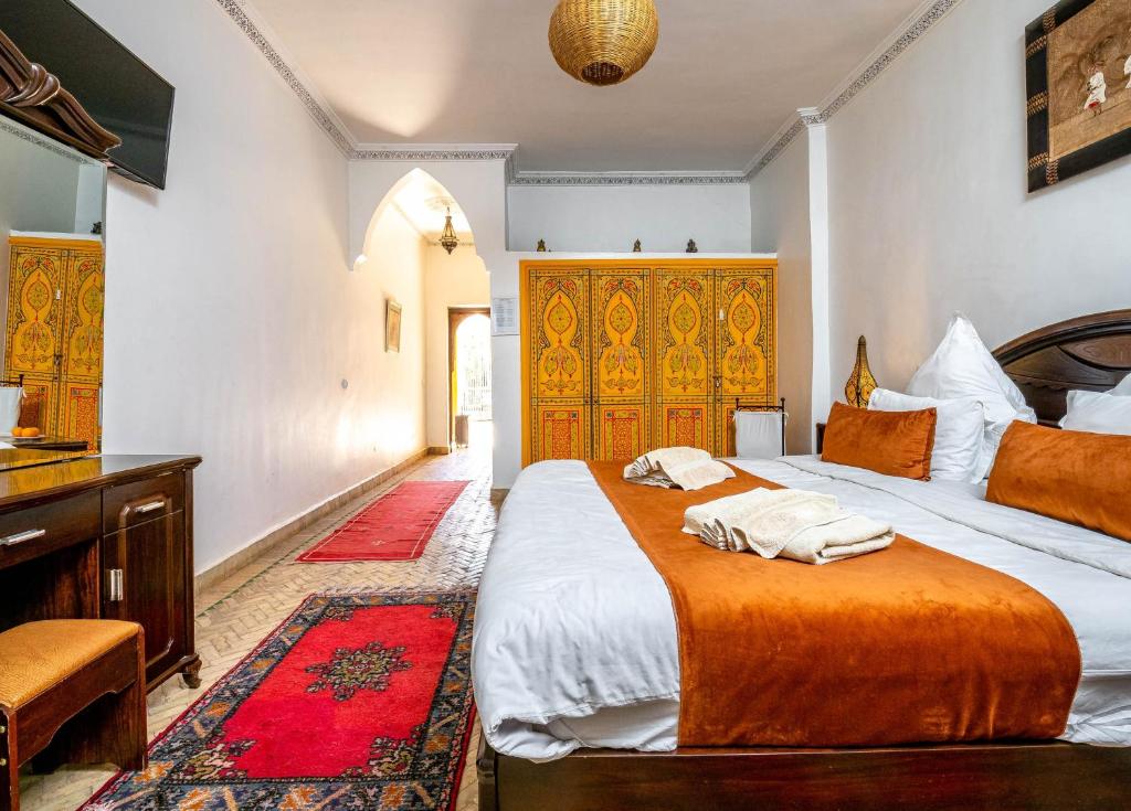 Postel nebo postele na pokoji v ubytování Kasbah Alili