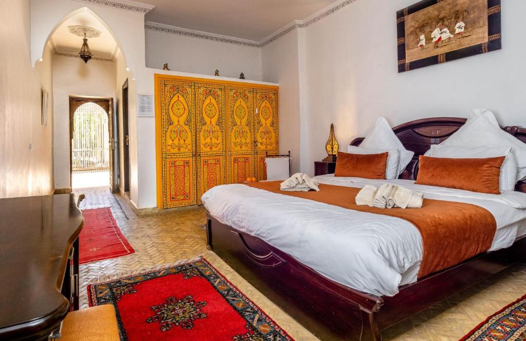 Postel nebo postele na pokoji v ubytování Kasbah Alili