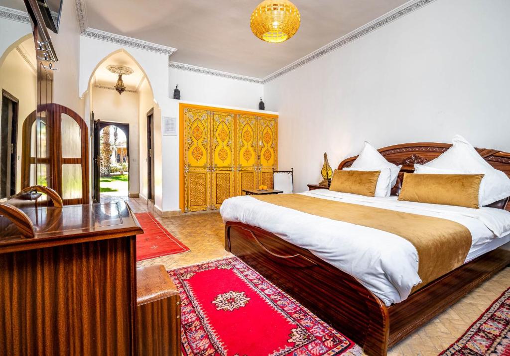 Postel nebo postele na pokoji v ubytování Kasbah Alili
