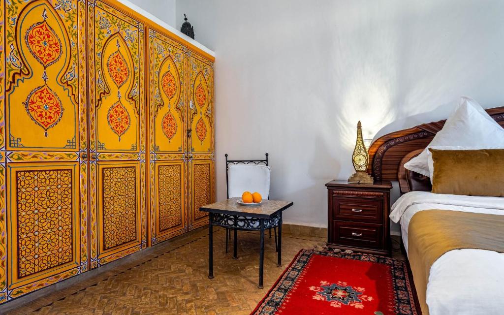 Postel nebo postele na pokoji v ubytování Kasbah Alili