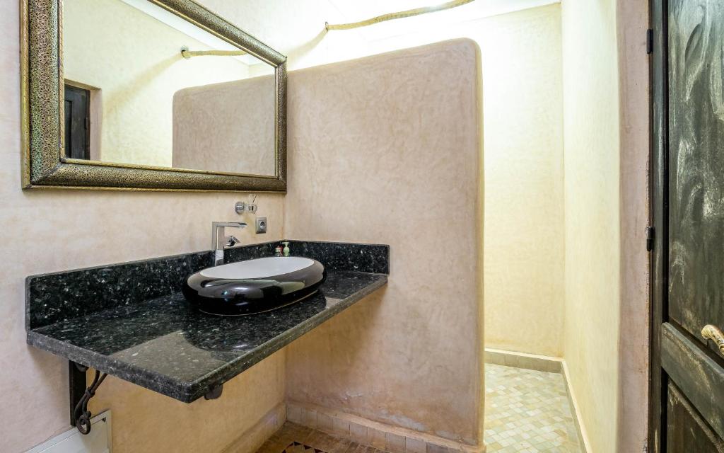 Koupelna v ubytování Kasbah Alili