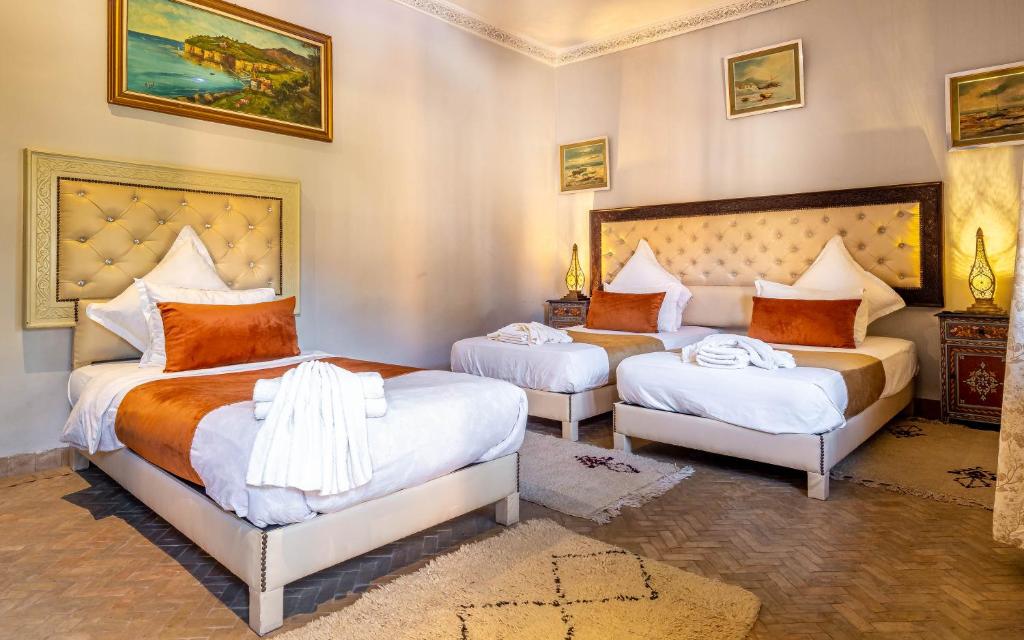 Postel nebo postele na pokoji v ubytování Kasbah Alili