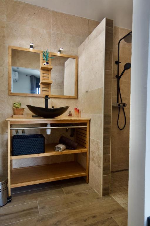 Fotografie z fotogalerie ubytování Le Beau Vallon 1 classée 4 étoiles - Jacuzzi privatif et piscine chauffée partagée v destinaci Saint-Benoît