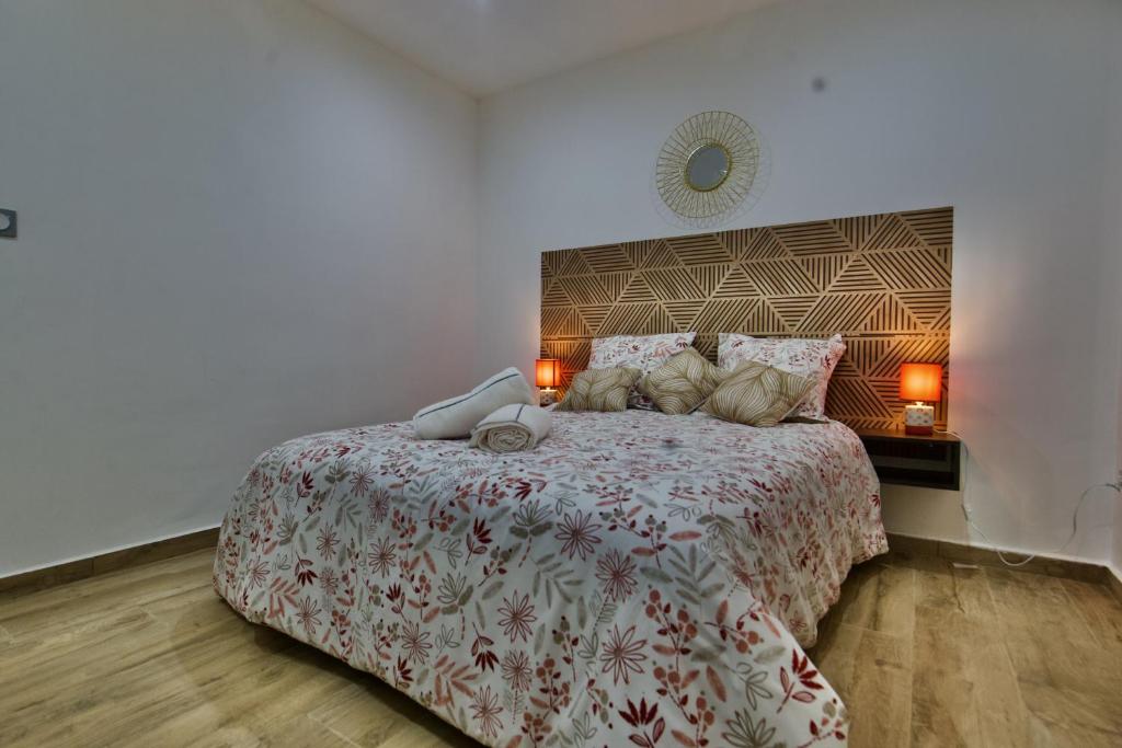 Postel nebo postele na pokoji v ubytování Le Beau Vallon 1 classée 4 étoiles - Jacuzzi privatif et piscine chauffée partagée