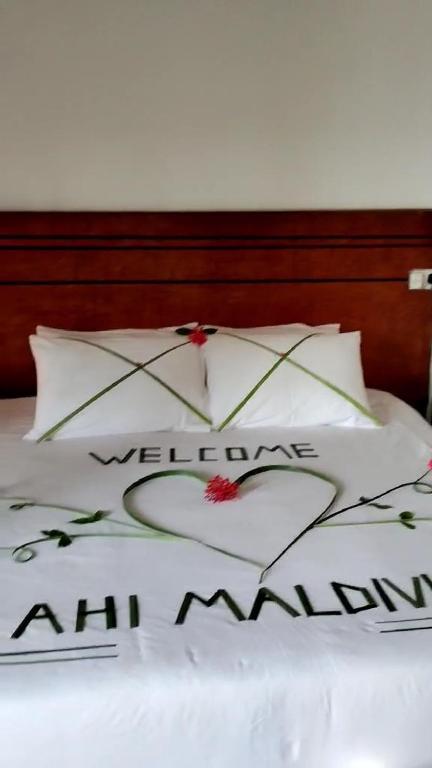 Postel nebo postele na pokoji v ubytování AHI Maldives