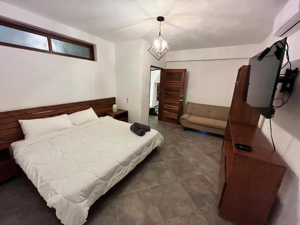 Postel nebo postele na pokoji v ubytování Casa Akabal, Suite Ixchel