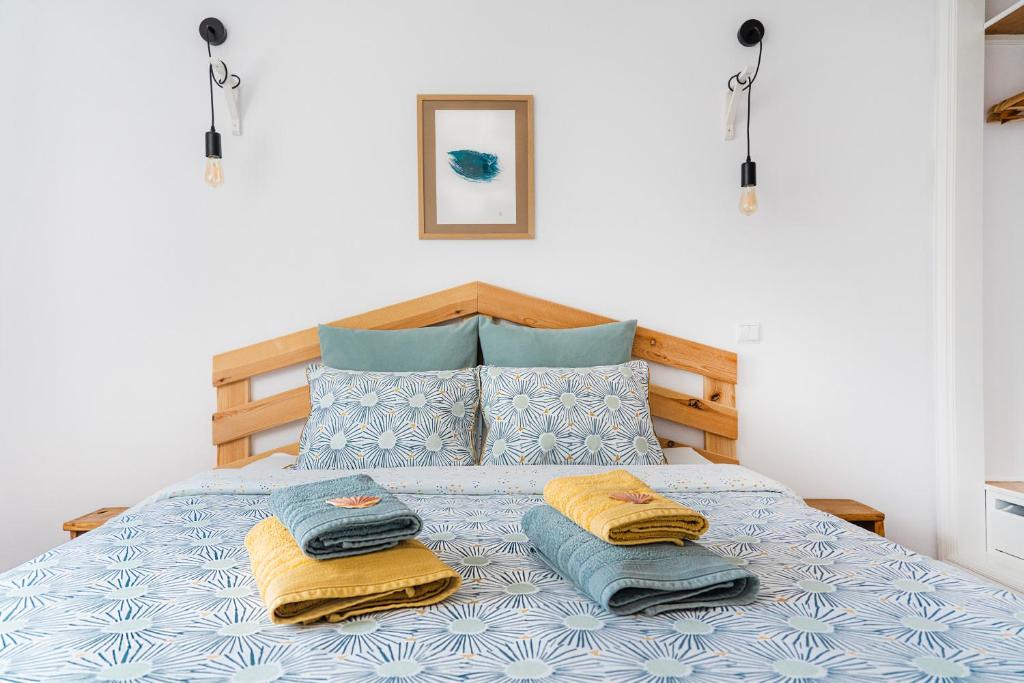 a bedroom with a bed with towels on it at Casa Codebò - Bed & Breakfast in Aljezur