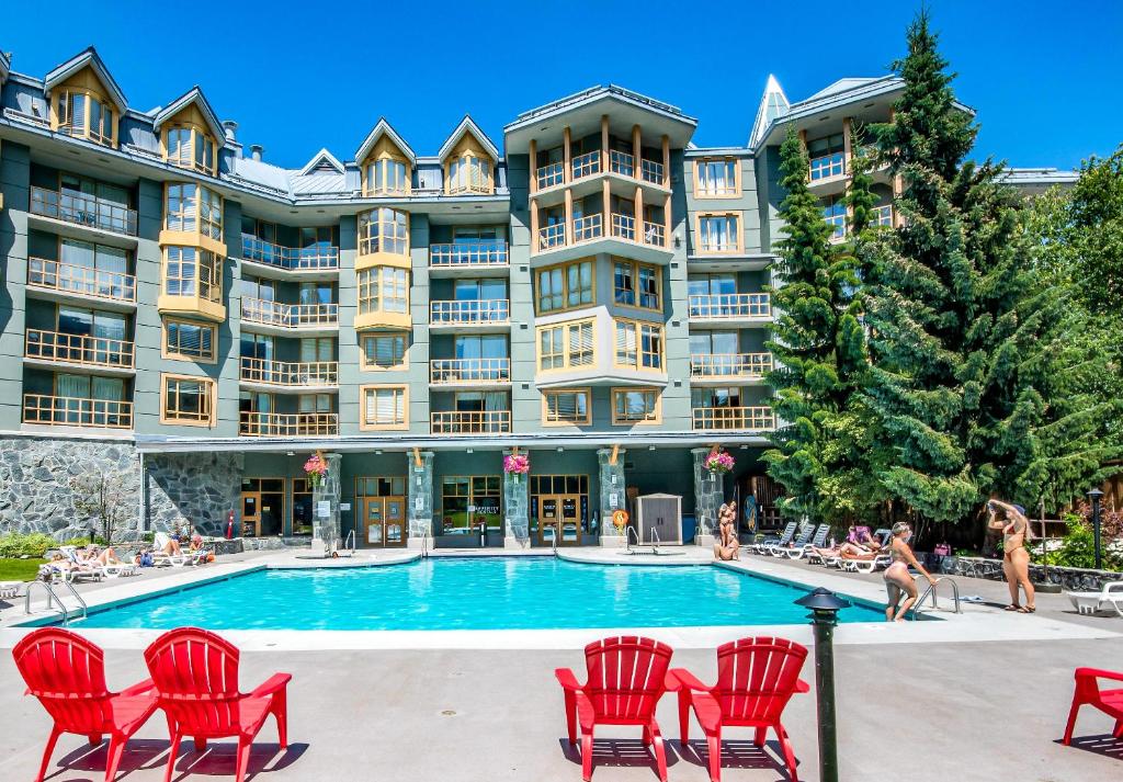 Bazén v ubytování Cascade Lodge nebo v jeho okolí